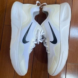 Nike casual sneakers in almost new condition